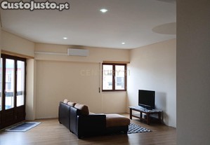 Apartamento T3 Remodelado com Potencial para Duplex  em Benavente