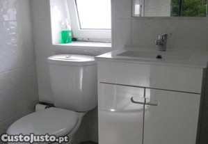 Quarto com duas camas em frente ao metro do Salgueiros/faculdades