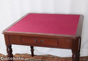 Mesa de jogo vintage em madeira maci�a com gaveta