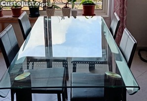 Mesa de sala em vidro temperado mais 4 cadeiras
