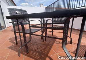 Conjunto de mesa e cadeiras para exterior