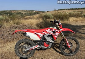 Honda CRF 250 Red moto