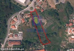 Terreno urbano com 4.880 m2 na Cruz da Areia, Leiria, com estudo para construo de 12 moradias