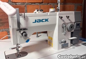 Máquina Zing zag extremamente nova na garantia