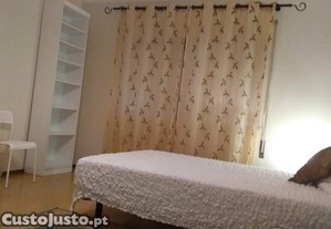Peniche quarto na zona centro da cidade