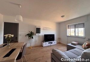 Casa de Frias T2 Remodelada   Santo Antnio dos Cavaleiros