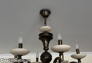 Conjunto de 2 Candeeiros de Teto Clássicos em Bronze  Elegância para a Sua Sala como novos.