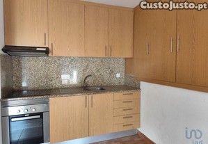 Apartamento T3 em Mogadouro, Valverde, Vale de Por