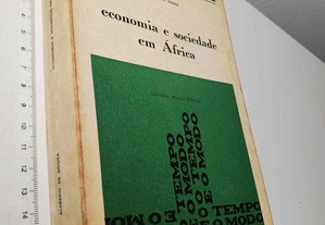 Economia e sociedade em África - Alfredo de Sousa
