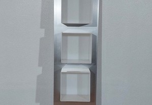 Expositor de parede - 4 cubos - c/ iluminação