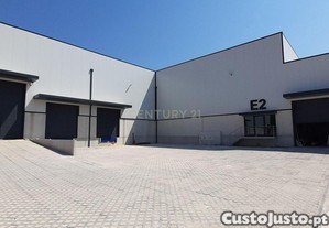 Armazm industrial com 1600 m2 em Arruda dos Vinhos