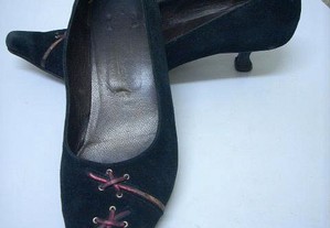 Sapatos camurça fina cor preto N. 36 - Bom estado