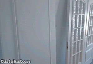 Faço serviços ao domicílio em pintura etc..