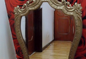 Moldura antiga em madeira com espelho biselado