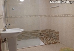 Casa Luminosa e Acolhedora em Moledo (Lourinhã) Semi-equipada, Ideal para Casal