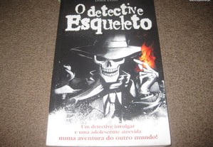 Livro "O Detective Esqueleto" de Derek Landy