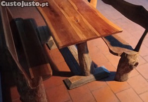 Mesa e bancos