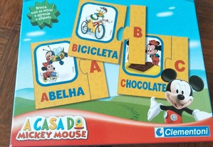 Jogo do alfabeto do Mickey