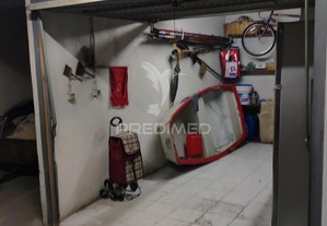 Garagem com fácil acesso em zona central feijó