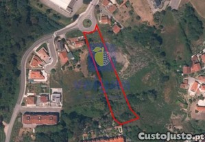 Terreno urbano com 4.880 m2 na Cruz da Areia, Leiria, com estudo para construo de 12 moradias