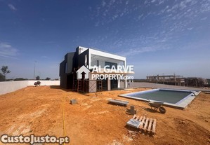 Moradia de luxo t4 com piscina e vista mar na guia