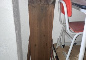 Tábua de passar a ferro em madeira vintage