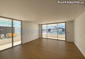 Apartamento T1 Com Terrao, Em Condomnio De...