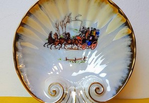 Concha em porcelana S.P. de Coimbra com suporte em madeira