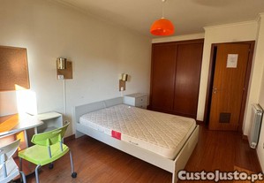 Quarto a rapariga
