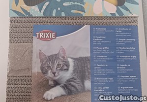 Arranhador em carto com brinquedos para gatos