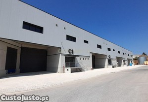 Armazm industrial com 1039 m2 em Arruda dos Vinhos