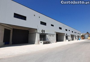 Armazm industrial com 1039 m2 em Arruda dos Vinhos