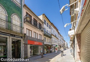 Pr�dio Para Recuperar Na Rua Do Souto - Braga