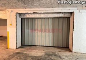 Garagem Junto  Central De Camionagem