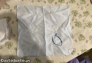 lenco de pano com letra o
