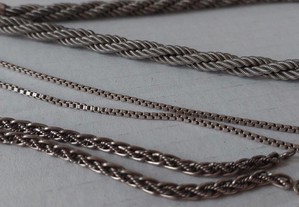 Dois fios e pulseira de prata