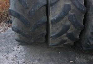 2 pneus 420/70R24 maquina industrial agricola