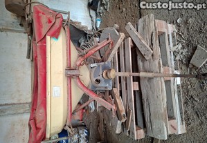 Adubador/espalhador de adubo e/ou sementes