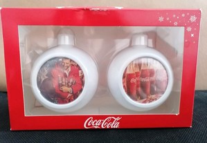 Caixa com 2 bolas de Natal brancas da Coca Cola