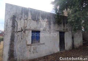 Terreno com casa antigo