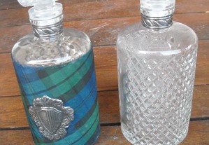 Garrafa licor vidro lapidado bebida espirituosa whisky antiga vintage