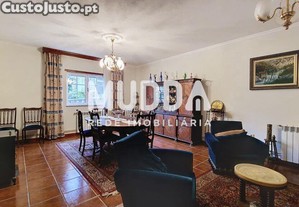 Moradia T5 em Bairro Residencial de Bragana!!