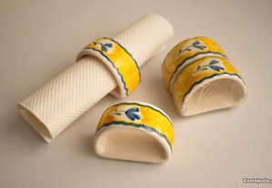 Conjunto de 4 argolas de guardanapo vintage, em cerâmica / Set of 4 ceramic napkin rings