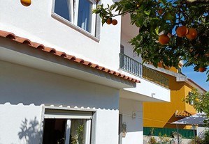 Moradia T5+1 com garagem, terreno e barbecue em Sintra
