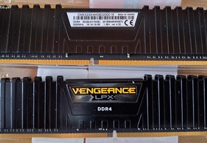 Memória de trabalho - RAM 32 GB