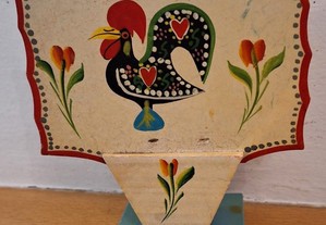 Porta guardanapos vintage em madeira pintada, galo de Barcelos