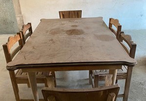 mesa grande de madeira antiga