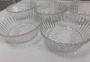 Taças sobremesa em vidro branco