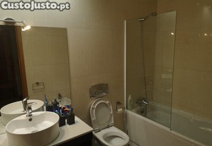 Quarto com cama de casal, em T3, em Fraio