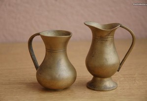 Conjunto de 2 jarros antigos em latão miniaturas